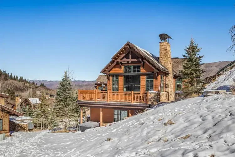 Snowy Mountain Chalet image 1
