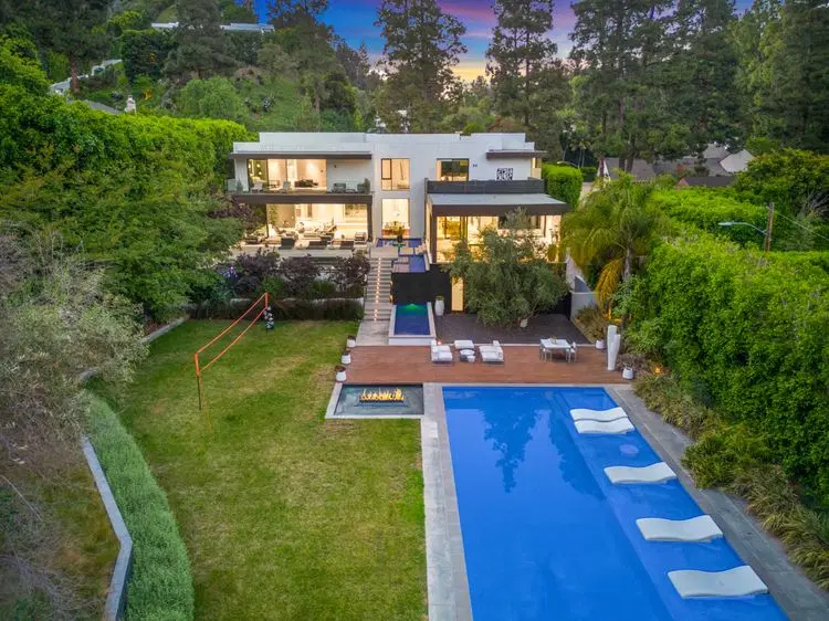 Lago Vista Modern  image 1