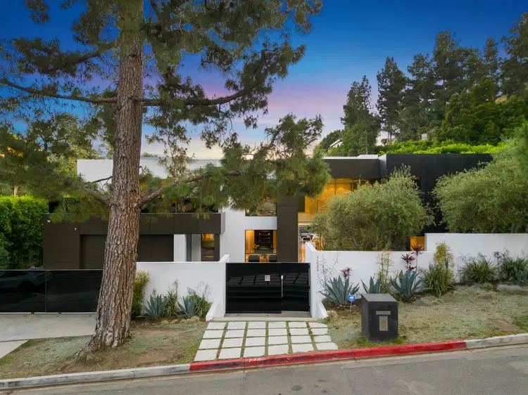 Lago Vista Modern  image 2