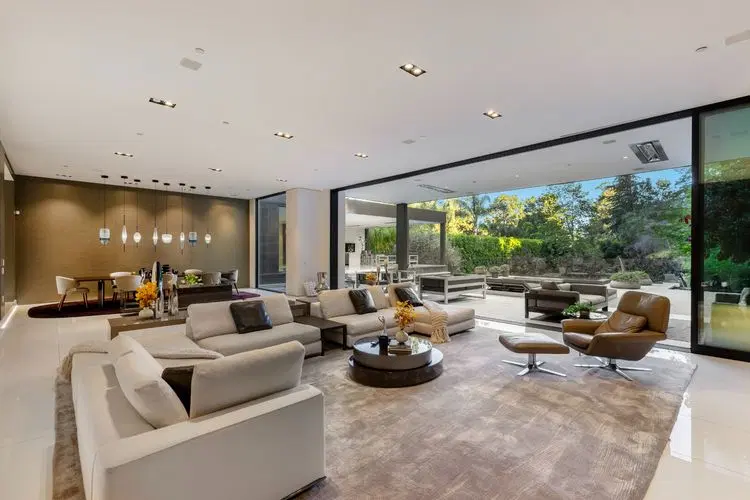 Lago Vista Modern  image 3