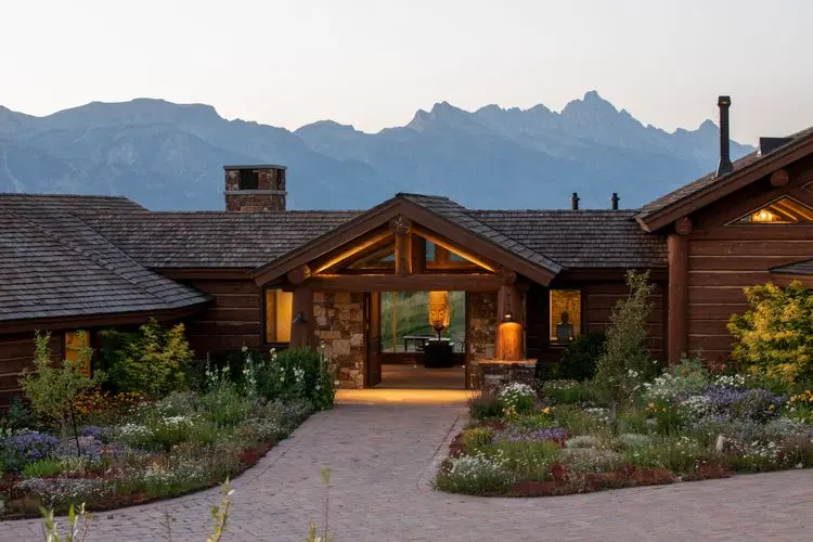 Teton Perspective image 1