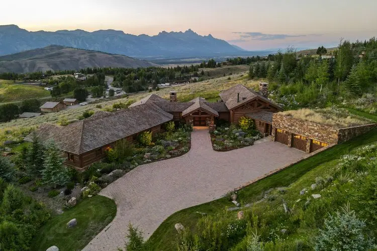 Teton Perspective image 3