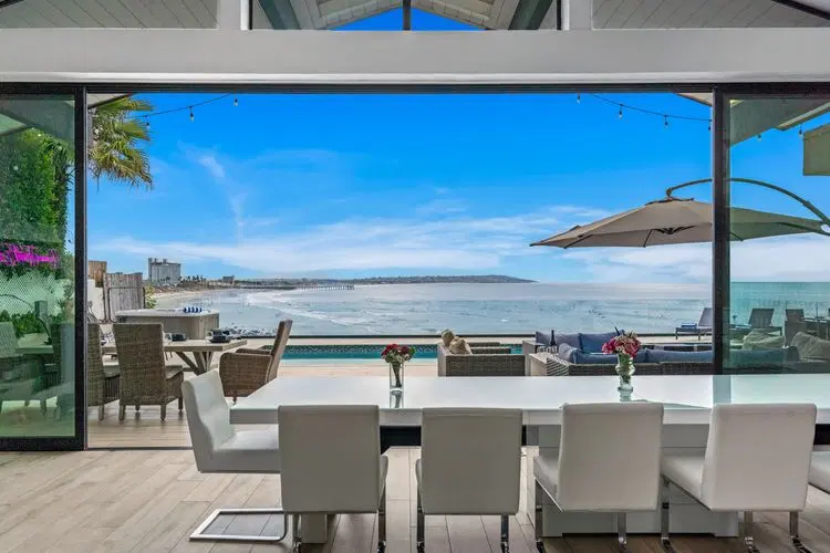 Ocean Front Escape image 3