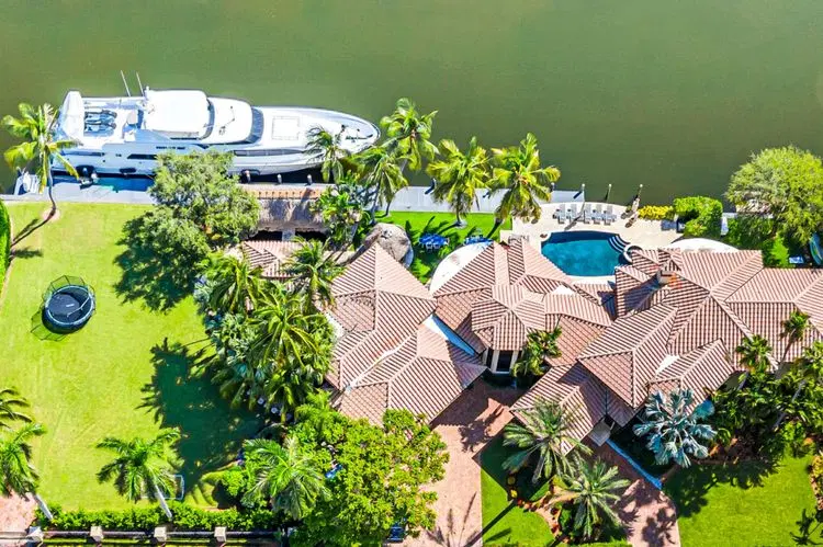 Majestic Waterfront Villa / Venice of America / Heated Pool / Canal View & Access  image 2