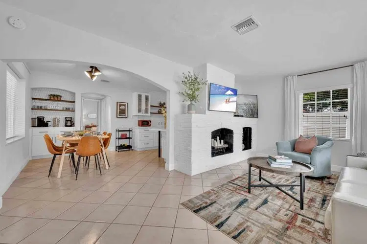 Walk to beach / two cottages / swimming pool / hot tub / Surf and Sand / RESlDENCES image 3