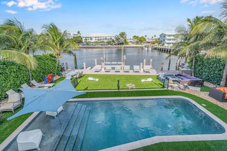 Suite by Beach | Waterfront | Lago Key One image 2