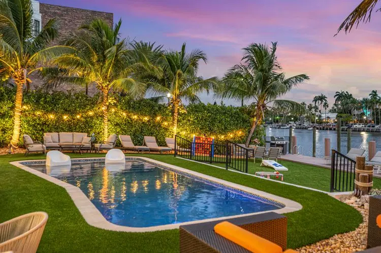 Suite by Beach | Waterfront | Lago Key One image 5