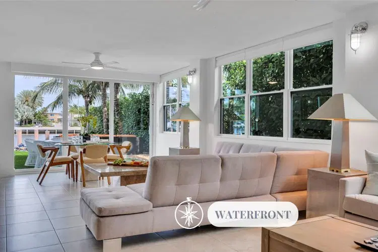 Suite by Beach | Waterfront | Lago Key Two image 1