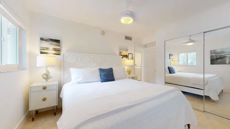 Suite by Beach | Waterfront | Lago Key Two image 4