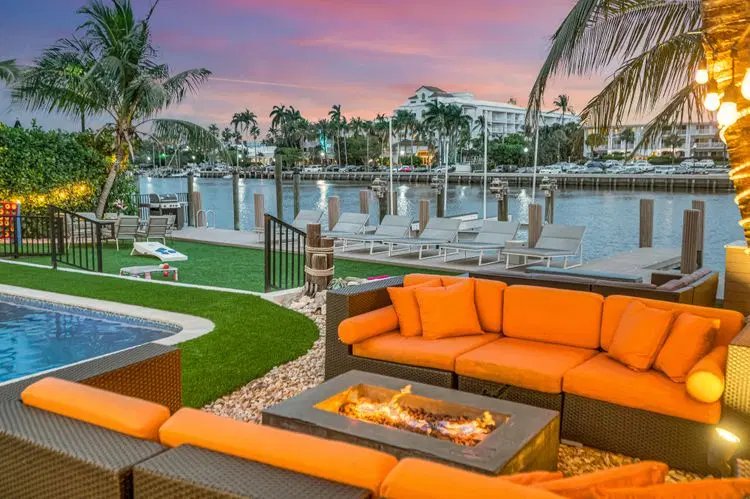 Suite by Beach | Waterfront | Lago Key Three image 5