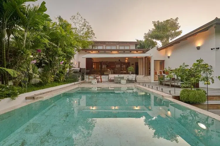 Casa Mia - Elegant Villa with Heated Pool image 1