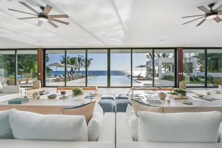 Casa Caleton - Beachfront Luxury Escape image 1
