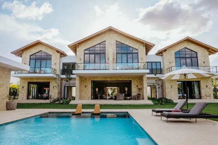 Casa Roble - Elegant Villa with Pool & Gazebo