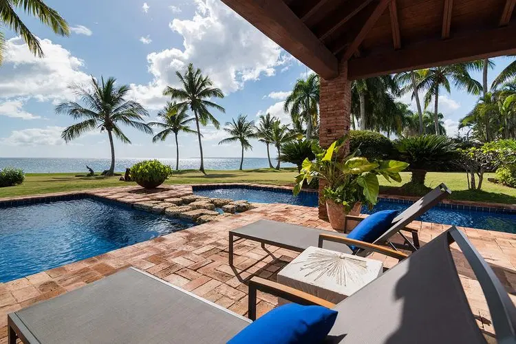 La Toscana - Oceanfront Villa with Iconic Design