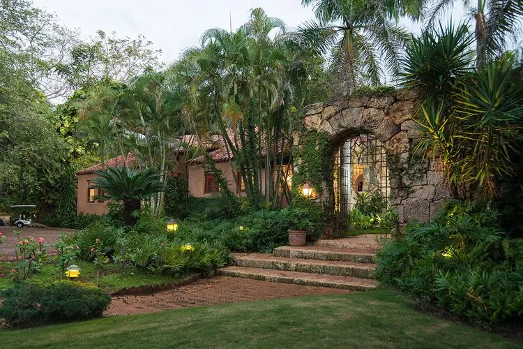La Toscana - Oceanfront Villa with Iconic Design image 2
