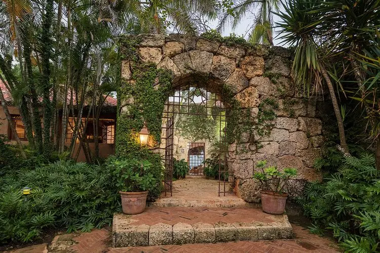 La Toscana - Oceanfront Villa with Iconic Design image 3