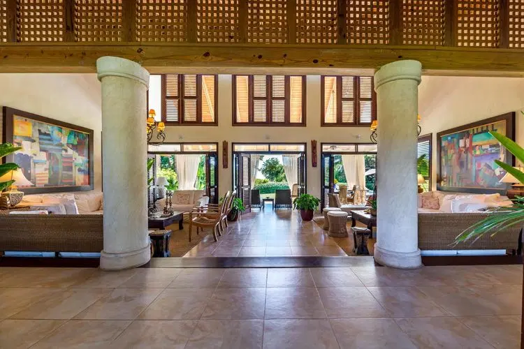 Villa Isabel - Spacious 6-Bedroom Retreat image 3