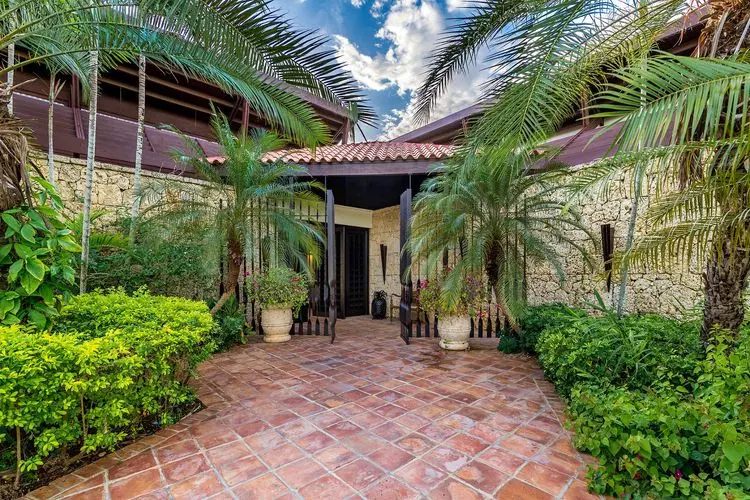 Las Ramas - Spacious Villa by Golf Course image 2