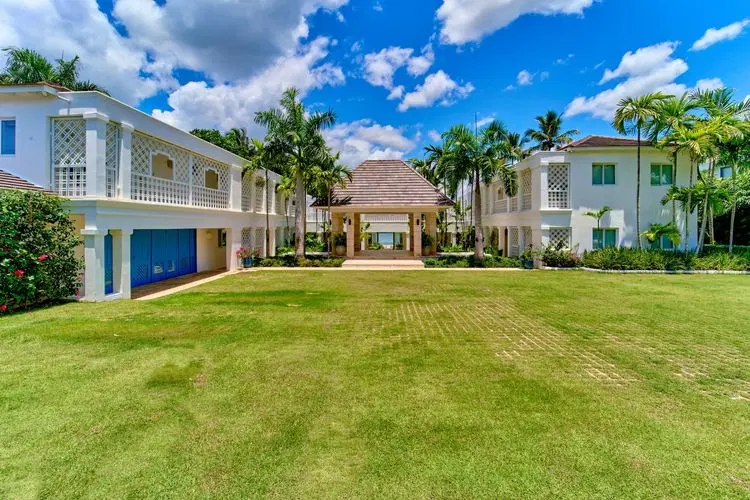 Villa Oasis - Luxury by the Bay image 2