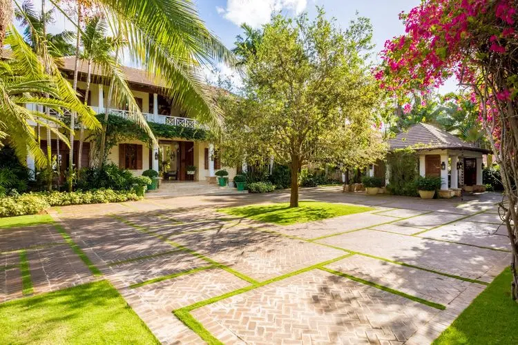 Villa Palmeras - Luxe Retreat with Stunning Views image 1