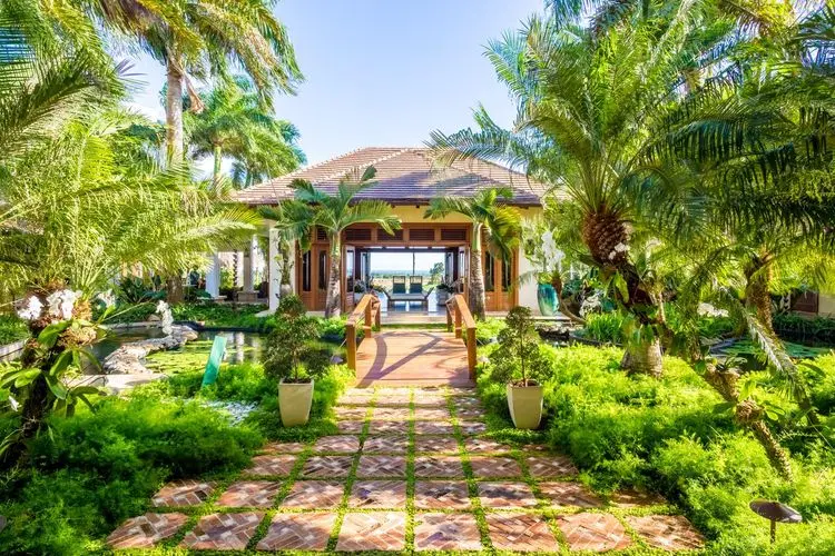 Villa Palmeras - Luxe Retreat with Stunning Views image 3