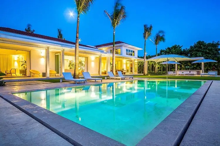 Villa Palms - Elegant Villa with Golf Views image 1