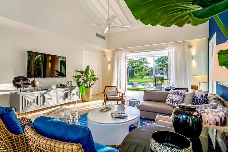 Villa Palms - Elegant Villa with Golf Views image 3