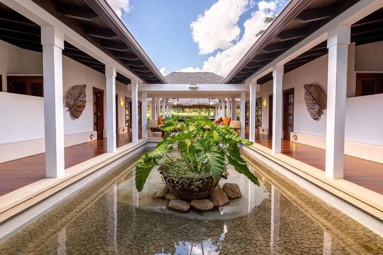 Tropical Modern - Elegant Villa Near Minitas Beach image 3