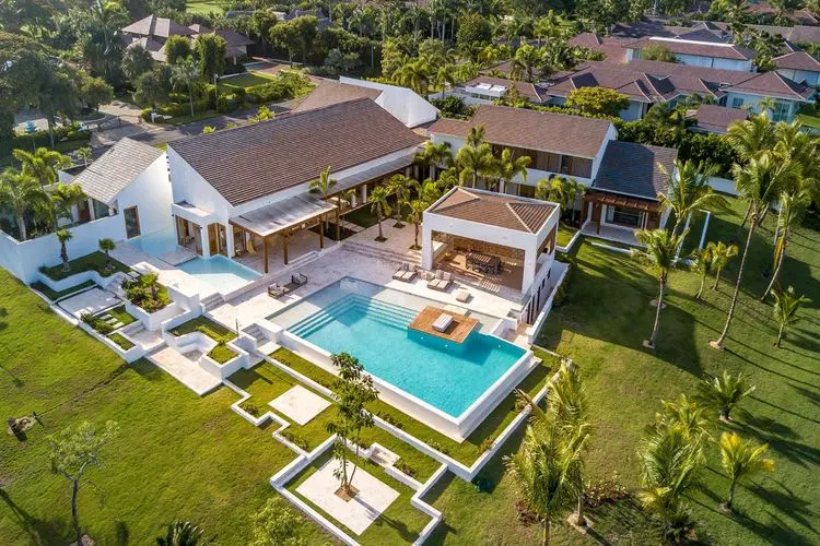 Villa Le Blanc - Modern Villa with Golf Views