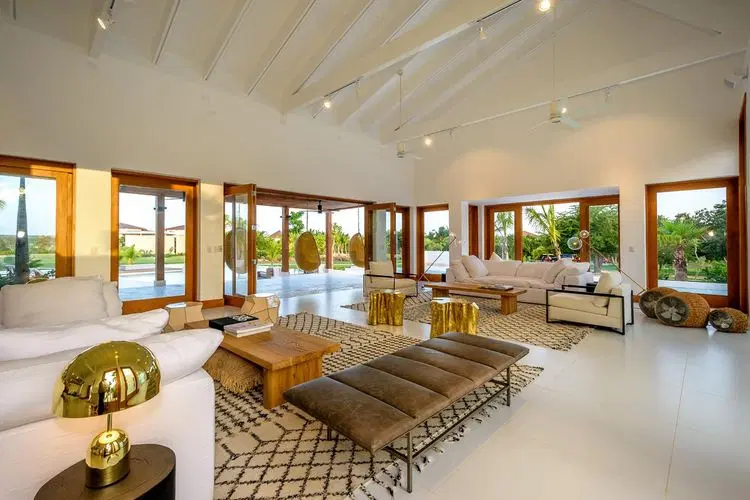 Villa Le Blanc - Modern Villa with Golf Views image 4