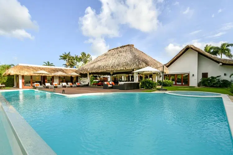 Bali Seven - Luxurious Villa Steps from Minitas image 1