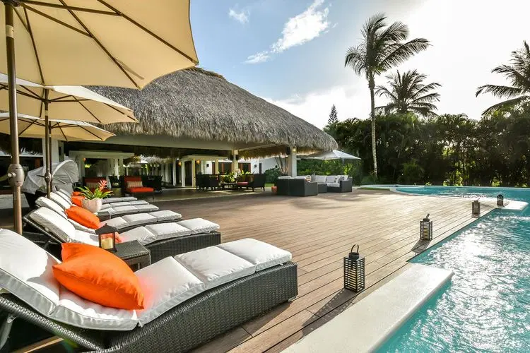 Bali Seven - Luxurious Villa Steps from Minitas image 4