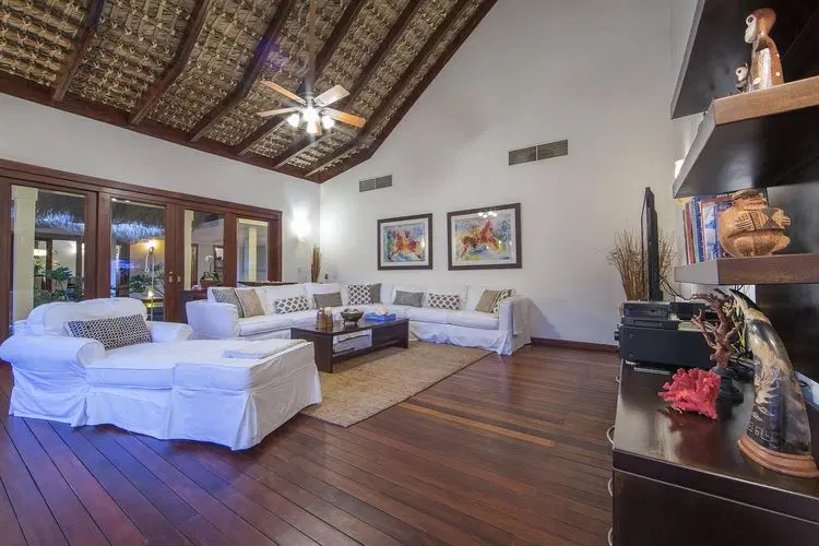 Bali Seven - Luxurious Villa Steps from Minitas image 5