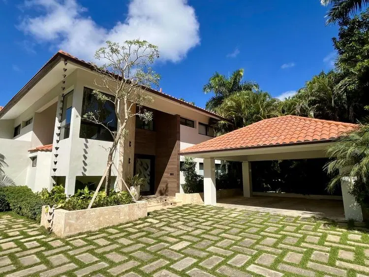 Casa Blue - Elegant Villa Near Minitas Beach image 2