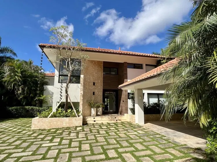 Casa Blue - Elegant Villa Near Minitas Beach image 3