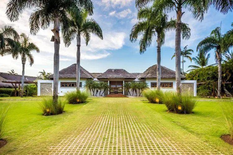 Casa Luna Llena - Modern Villa Near Minitas Beach image 2