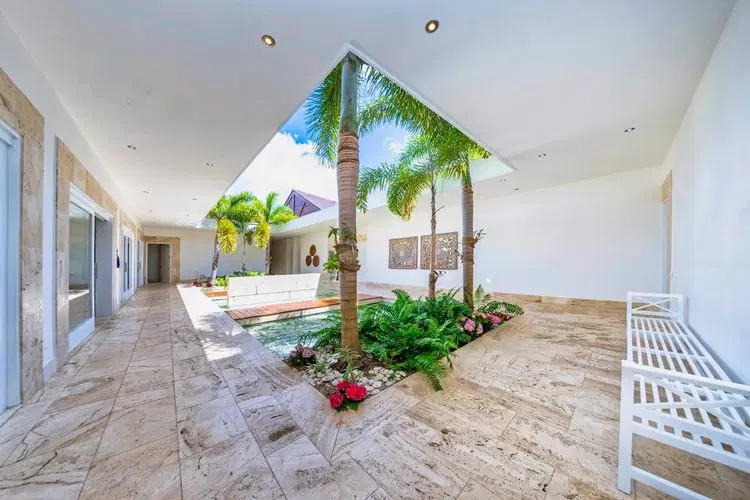 Villa Alfa - Luxury Villa with Golf Views image 3