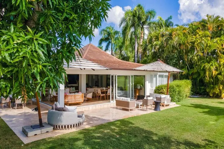 Villa Uchi - Elegant Villa Overlooking Golf Course image 1