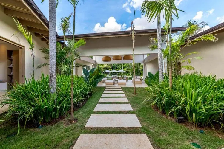 Aqua Vista - Luxury Near Minitas Beach image 1