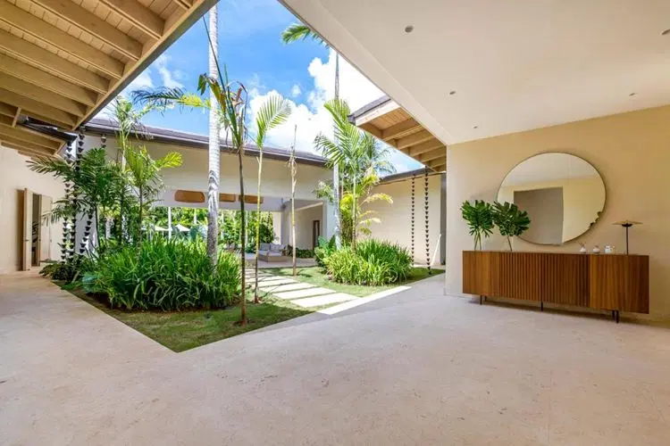 Aqua Vista - Luxury Near Minitas Beach image 2