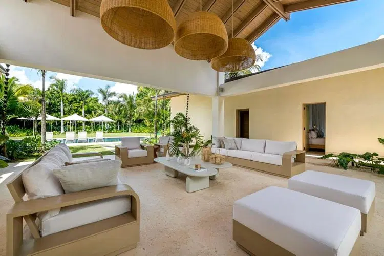 Aqua Vista - Luxury Near Minitas Beach image 3