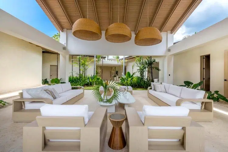 Aqua Vista - Luxury Near Minitas Beach image 4