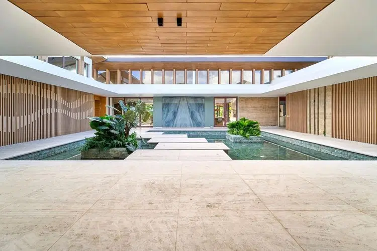 Palm West - Avant-Garde Golfside Retreat image 2