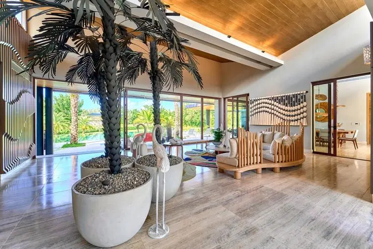 Palm West - Avant-Garde Golfside Retreat image 4