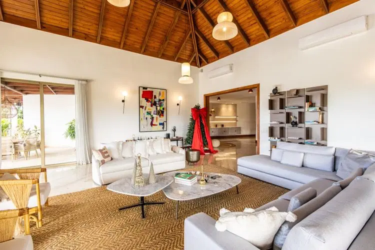 Casa Lu - Elegant Tropical Retreat image 4