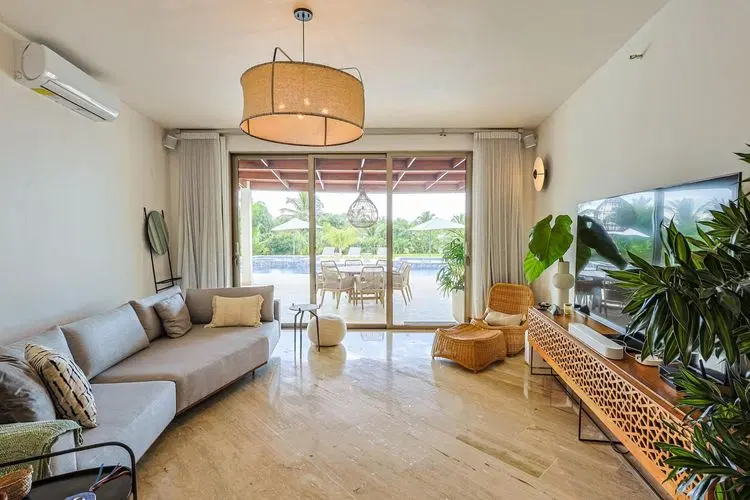 Casa Lu - Elegant Tropical Retreat image 5