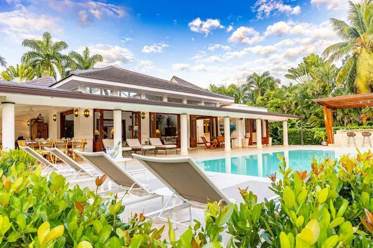Casa Bliss - Tropical Elegance: Golfside Retreat image 1