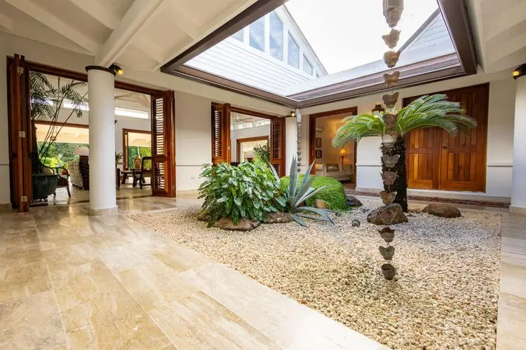 Casa Bliss - Tropical Elegance: Golfside Retreat image 3