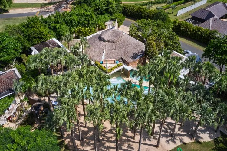Villa Tranquila - Golfside Luxury Retreat