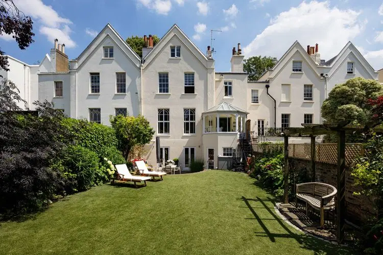 Majestic in Kensington image 1